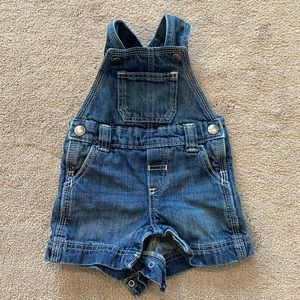 Old Navy bib overall shorts, 0-3 months